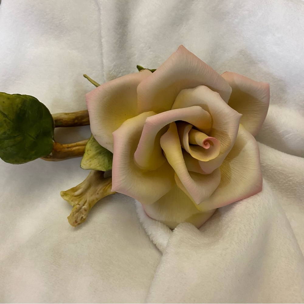 Vintage Napoleon Capodimonte porcelain rose - Picture 5 of 5